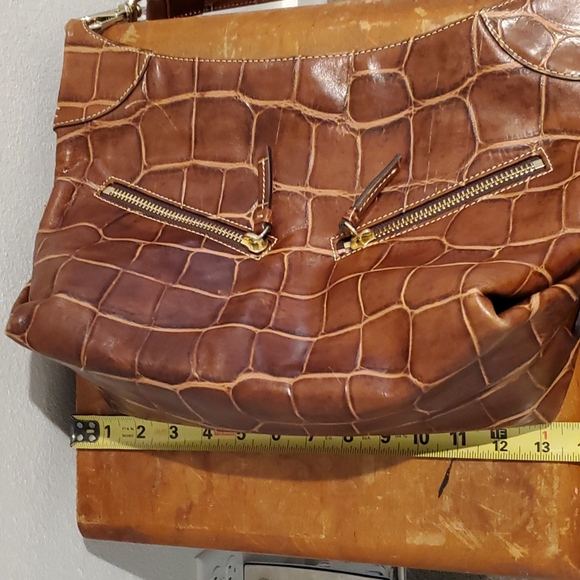 Dooney & Bourke leather purse. Must see - BENEFITS RESCUE DOGS= CLOSET CLOSING - Picture 10 of 16